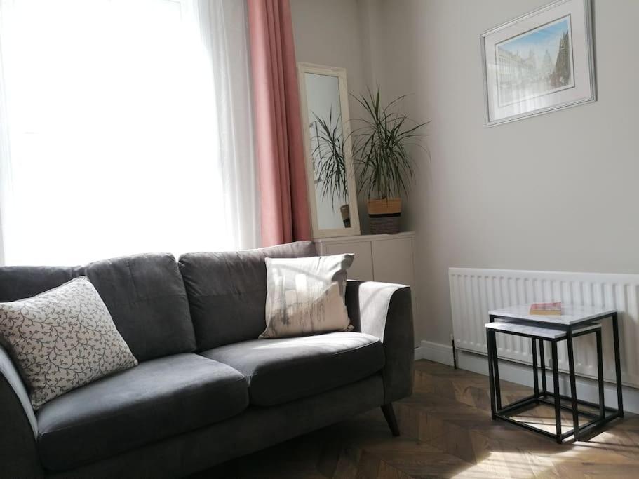Stunning 3 Bedroom Townhouse In The Heart Of City Belfast Esterno foto