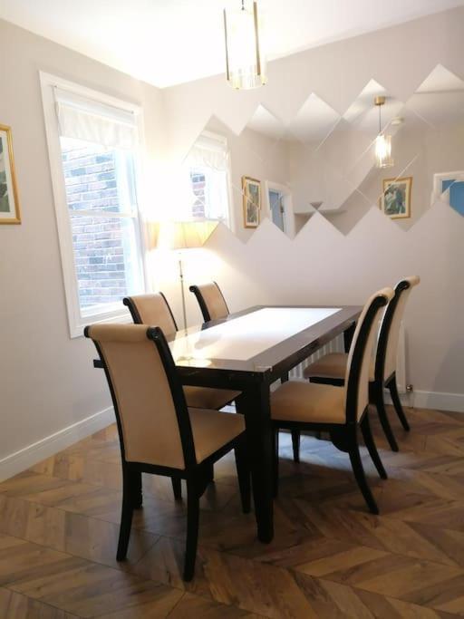 Stunning 3 Bedroom Townhouse In The Heart Of City Belfast Esterno foto