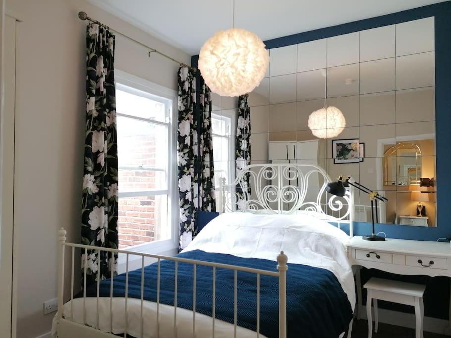 Stunning 3 Bedroom Townhouse In The Heart Of City Belfast Esterno foto
